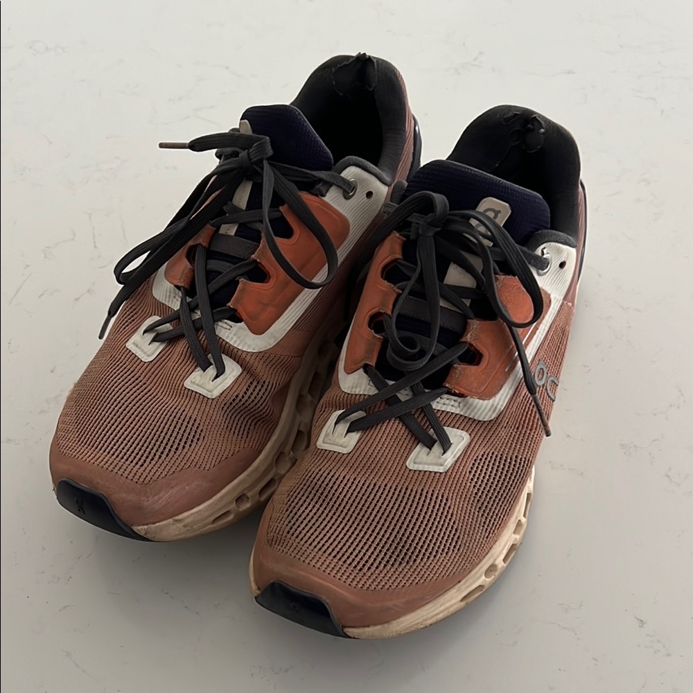 On Running Cloudstratus size 8